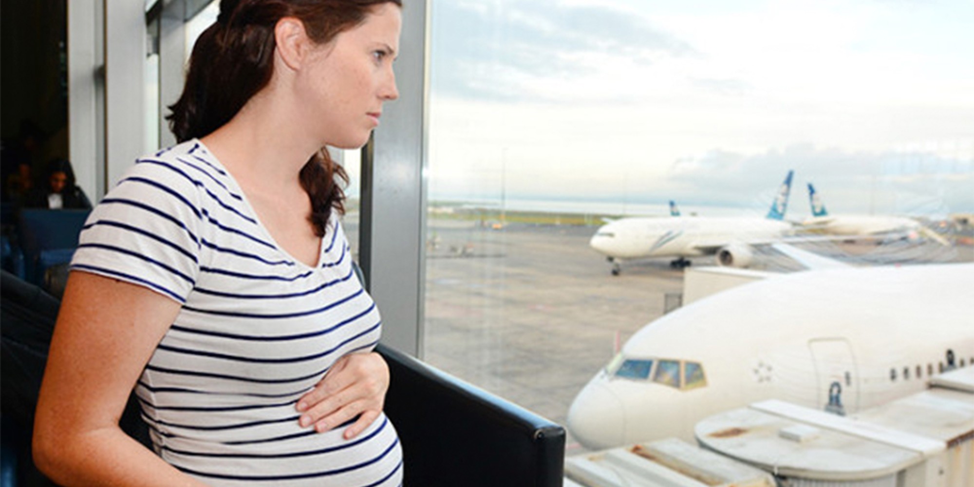 Беременность можно летать на самолете. Беременные в самолете. Перелет на самолете беременным женщинам.