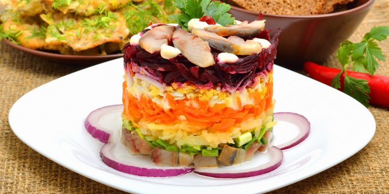 Salata od haringe ispod bunde (Ruski recept)