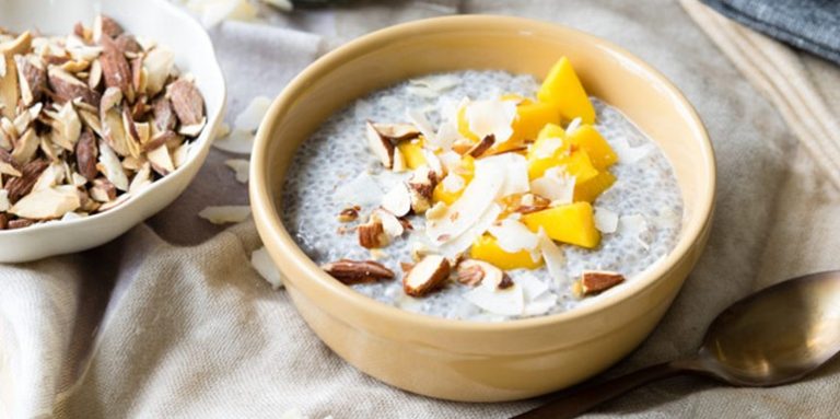 Puding od kokosovog mleka, semena chia i manga