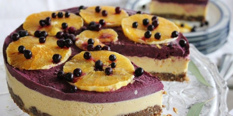 Sirova torta od urmi, narandže, borovnice, indijskog oraha…