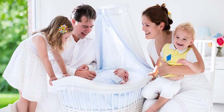 Razvoj bebe po nedeljama u prvoj godini