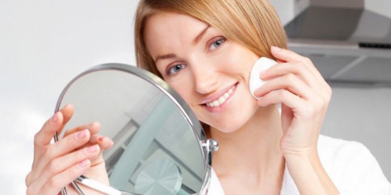 Čišćenje lica pre odlaska na spavanje za normalnu, suvu ili masnu kožu