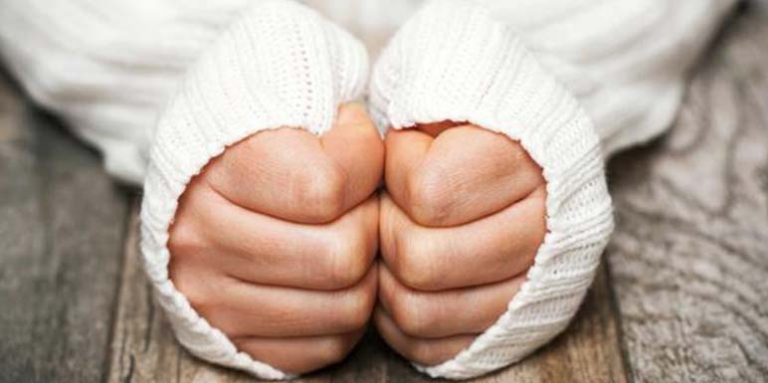 Rejnoova bolest – bledi utrnuli prsti, uzroci, lečenje