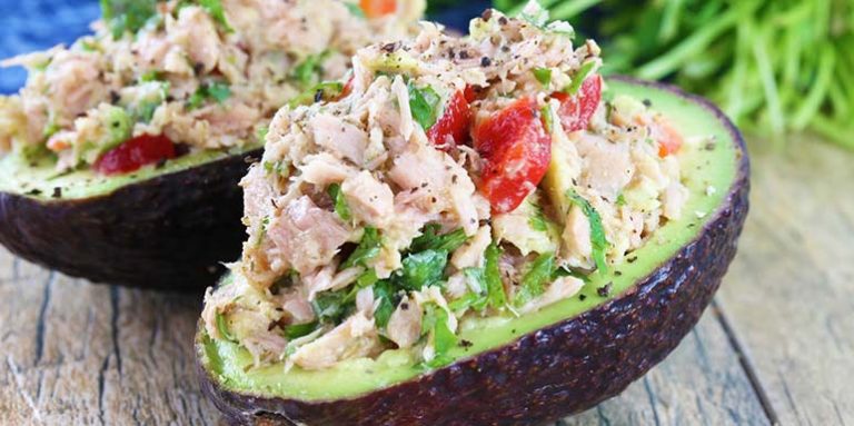 Salata sa avokadom i tunjevinom