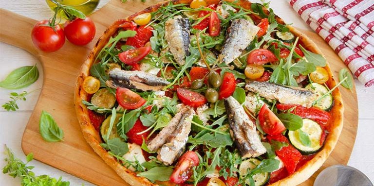 Pizza sa sardinama i lekovitim biljem (recept)