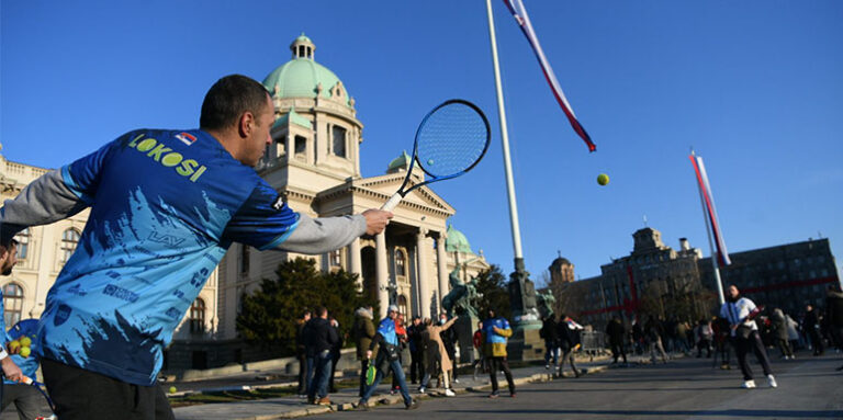Beogradska Podrška za Noleta: ispred skupštine se pika tenis