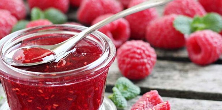 Domaći džem od malina bez konzervansa: Neodoljivi voćni namaz koji vraća osmeh detinjstva! (RECEPT) 