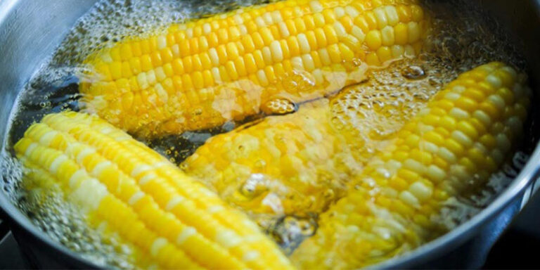 KUKURUZ će se SKUVATI za 10 MINUTA ako mu ovo dodate (RECEPT)