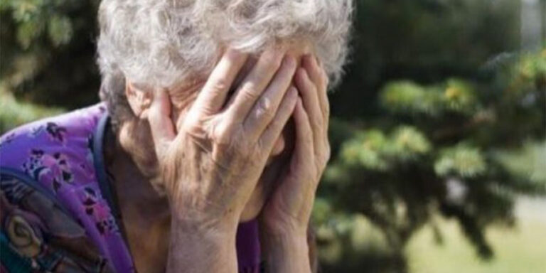 MOJ SIN SE OŽENIO RASPUŠTENICOM, 18 GODINA MLAĐOM OD NJEGA: Profućkala je sve što je zaradio, ali to nije NAJGORE