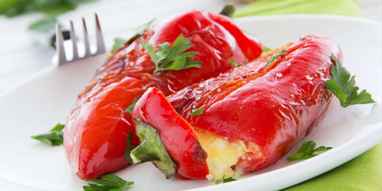 Punjene paprike sa sirom i krompirom (RECEPT)
