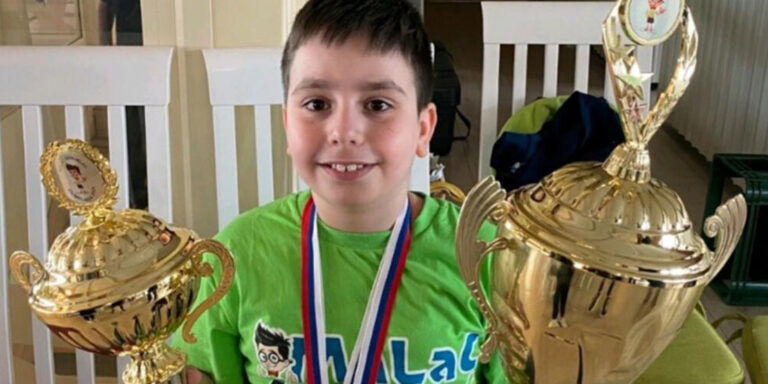 Ovaj dečak zaslužuje da ga svi vide – Na Svetskom šampionatu u mentalnom računanju zlatnu medalju osvojio je Andrej Živanović