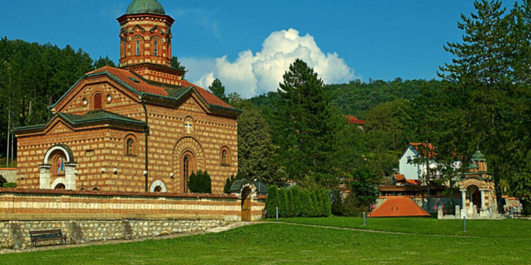 Ovaj manastir zovu srpski Ostrog, ovde se leče sve bolesti i opraštaju gresi!